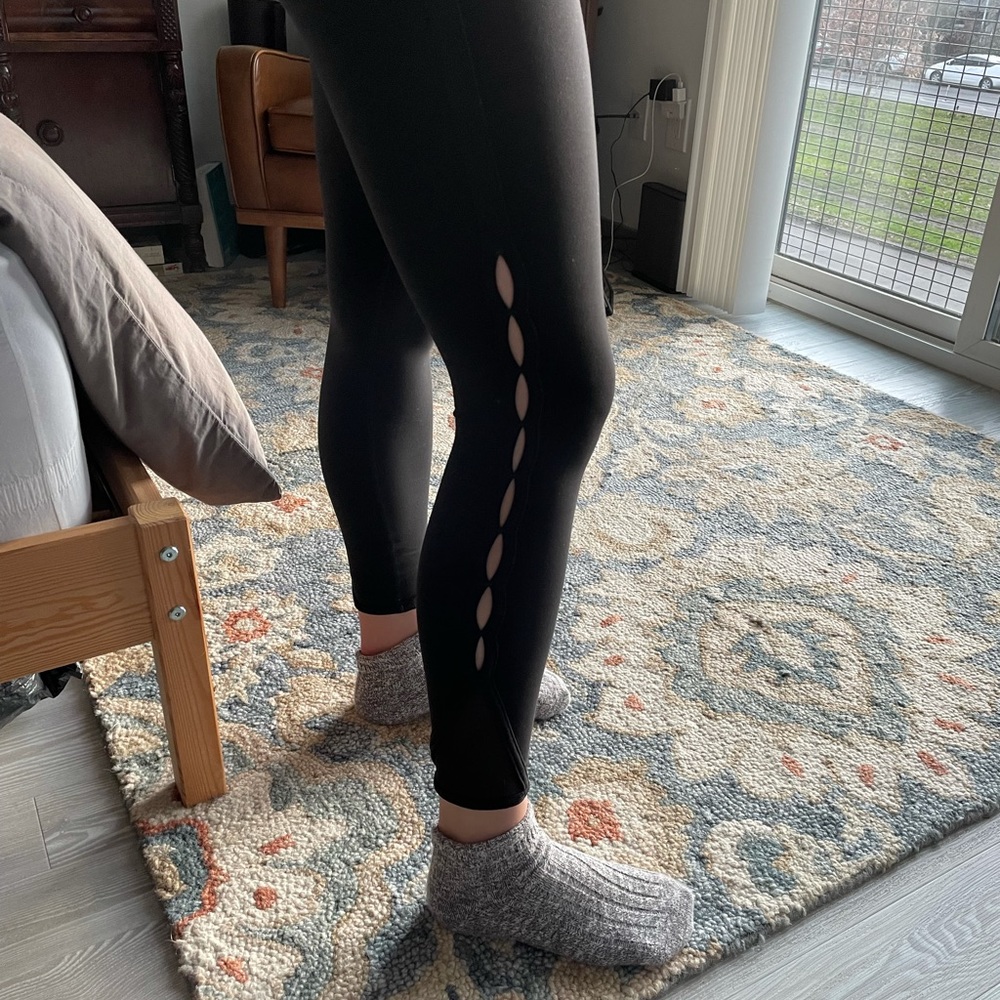 Athleta High Rise Scalloped 7/8 Leggings in Powervita - Size small